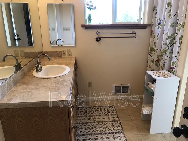 602 Schroeder Ln #B — Photo 13