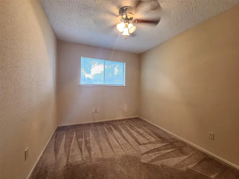 21227 Park Mount Dr — Photo 8