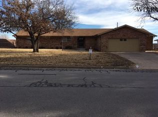 1041 Jan Lee Dr, Burkburnett, TX 76354