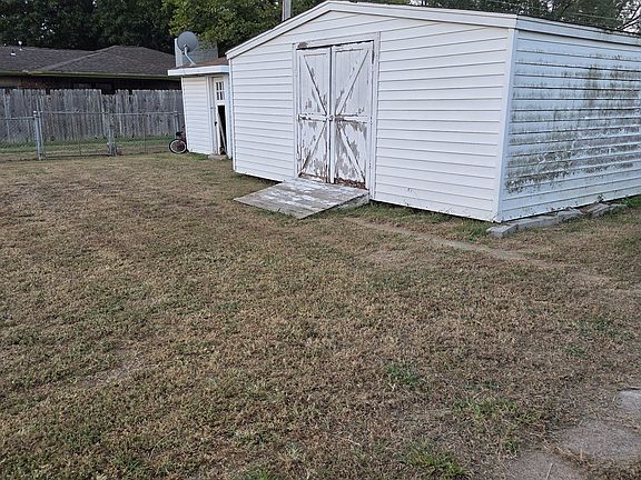 5th image of 1221 E 2nd St