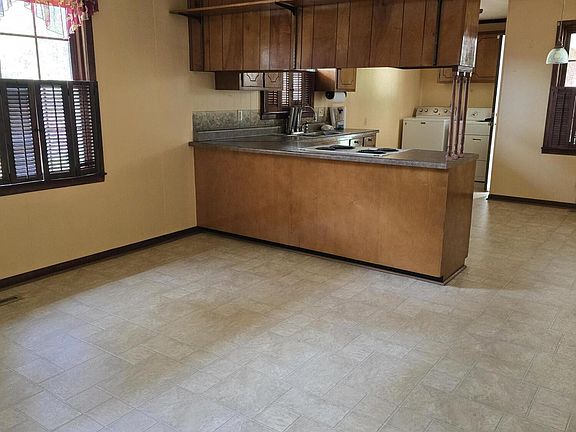 3rd image of 346 Pinecrest Drive