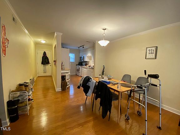 5th image of 1513 E Franklin St #C129