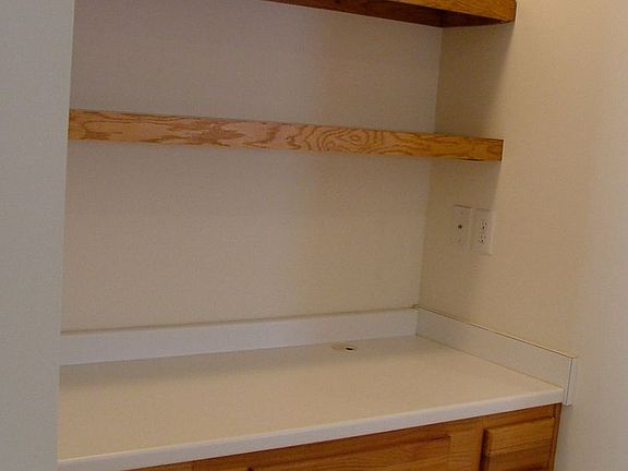 5th image of 140 Springwood Ln
