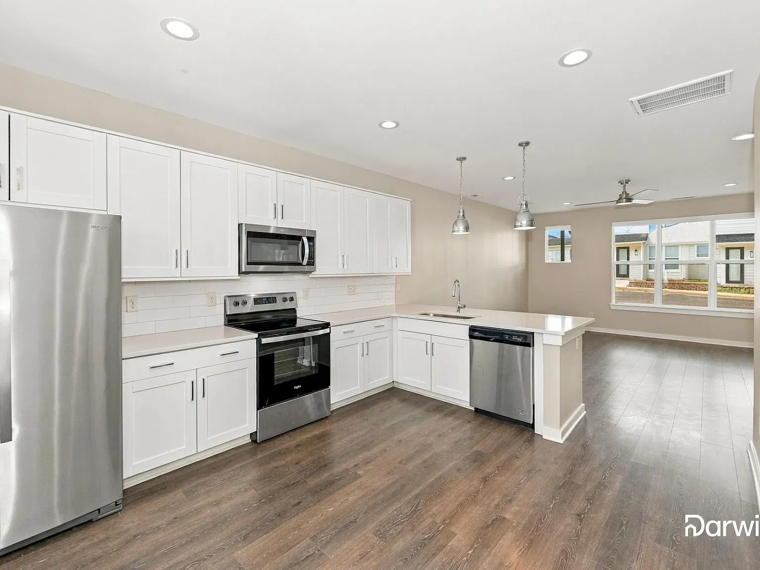 3 bed, 2.0 bath, 1309 sqft, $1,645 — Photo 3