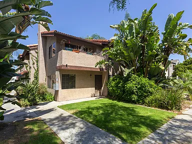 1736 Hornblend St #03