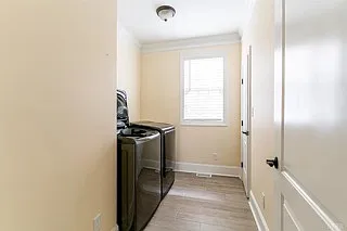 1060 Governors Lane - 1 — Photo 3