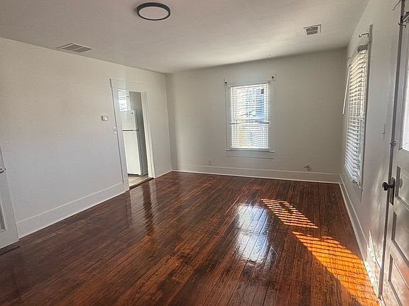 3rd image of 629 W Market St