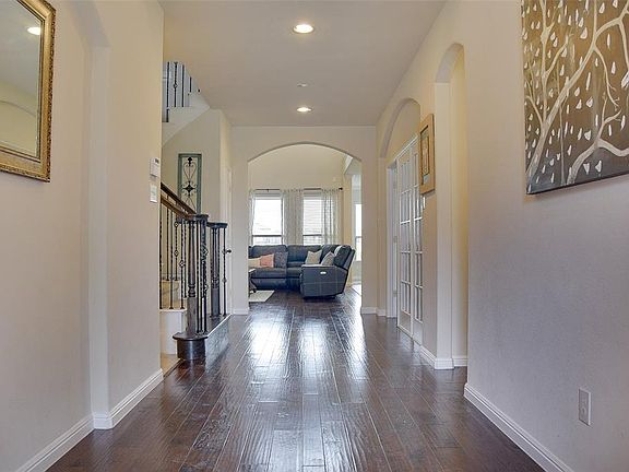 5th image of 5142 Willow Bend Ln