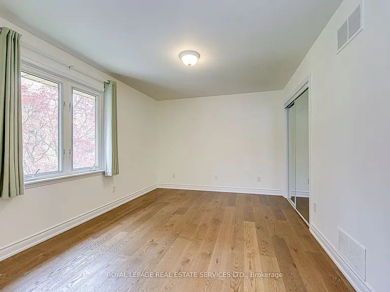 1463 Albion Ave — Photo 32