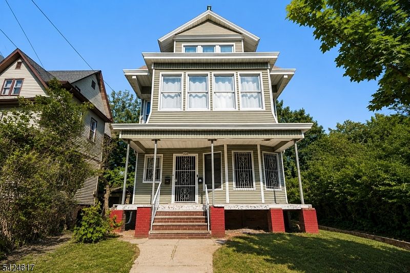 1st image of 908 S 16Th St