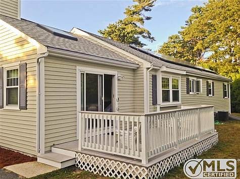 4th image of 34 Corrine Dr
