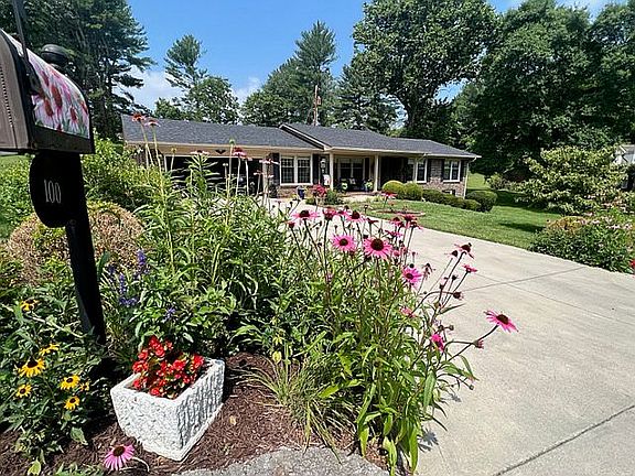 5th image of 100 Nightingale Cir