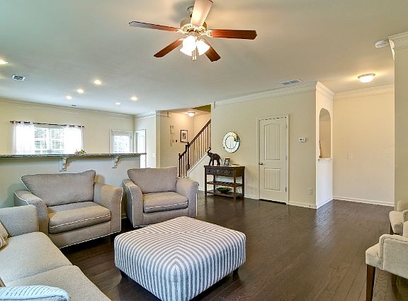 3rd image of 133 Village Trl