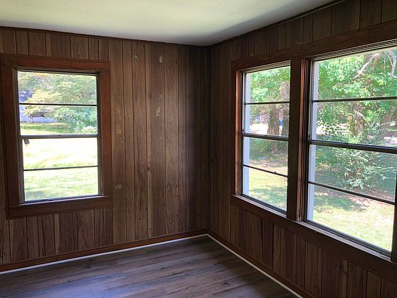 4th image of 213 Van Voris St