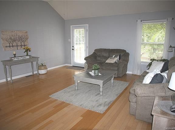 4th image of 102 Linville Ct