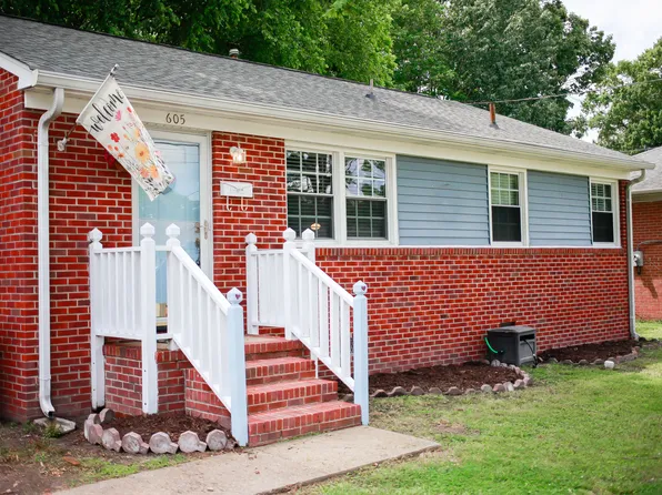 605 Redheart Dr, Hampton, VA 23666