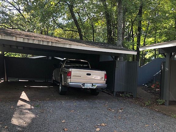 4th image of 1104 North Pkwy