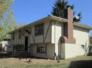 121 SE Bordner Dr, Lees Summit, MO 64063