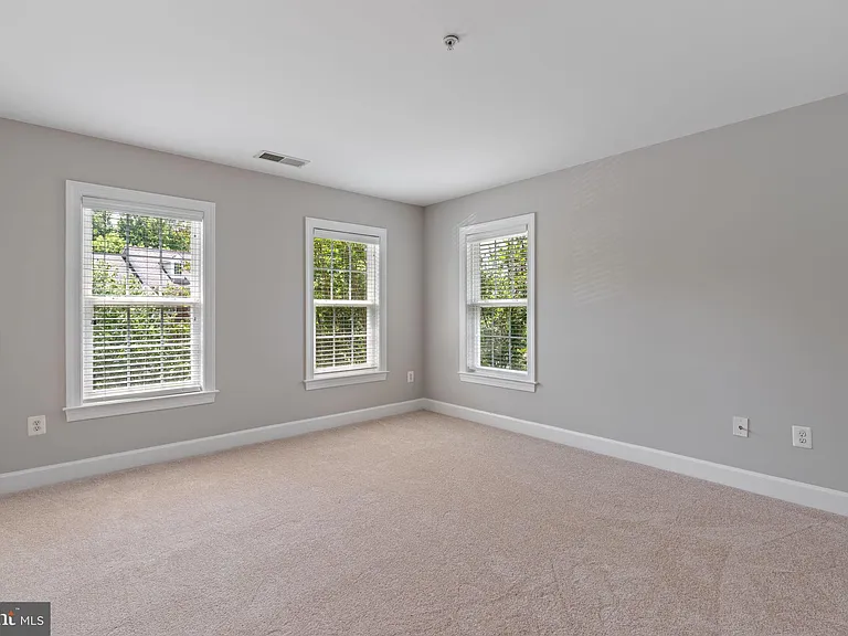 15436 Symondsbury Way — Photo 35