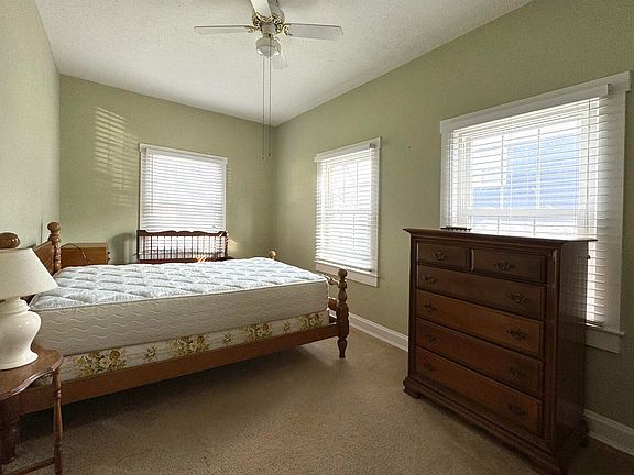 5th image of 406 Swigert Ave