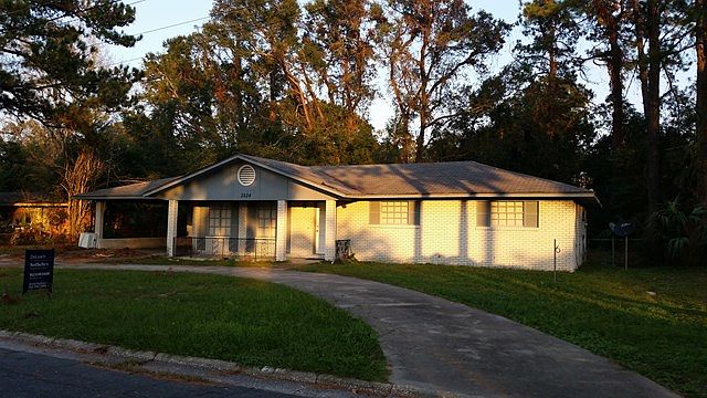 1st image of 3234 Lakeside Dr