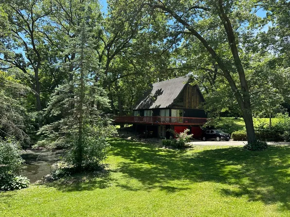 8513 Dorr Rd, Wonder Lake, IL 60097