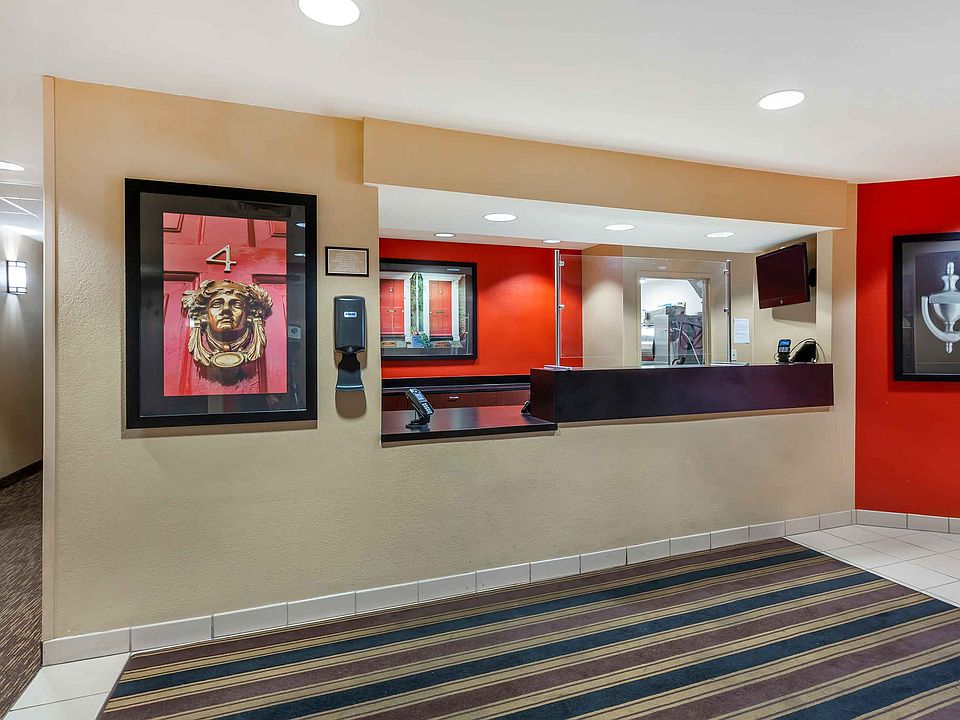 Lobby and Guest Check-in