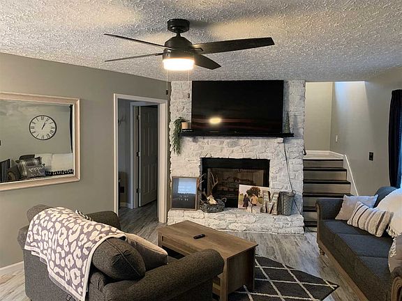 3rd image of 21 Beaver Mound Cir