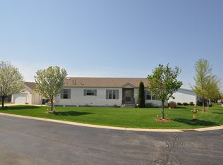 W6857 Edgewater Dr, Fond Du Lac, WI 54937