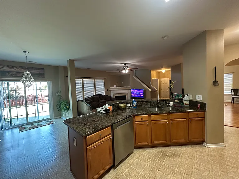 404 Treybrooke Dr — Photo 32