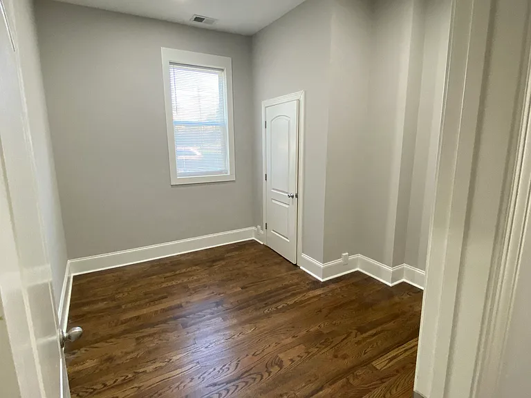219 Institute Ave — Photo 6