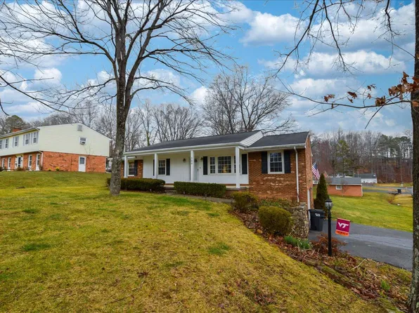 200 Stratford Dr, Blue Ridge, VA 24064