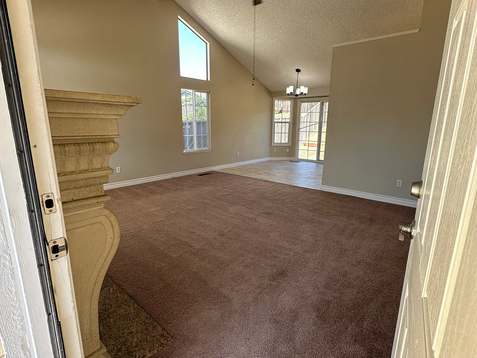 3 bed, 1099 sqft, $2,995 — Photo 3