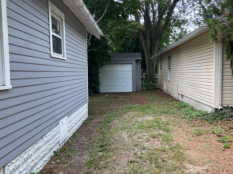 2555 Oak Grove Pl — Photo 9