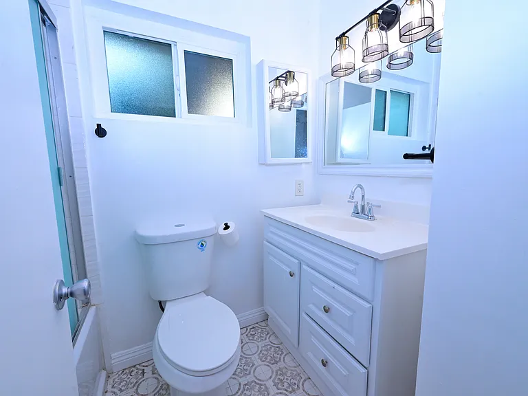 477 Fairview Ave #E — Photo 40