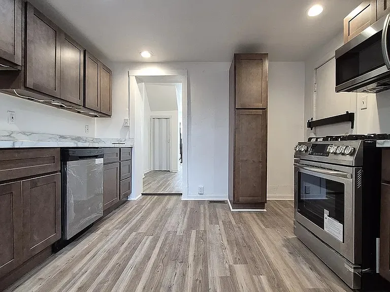 4031 Cambridge St — Photo 6