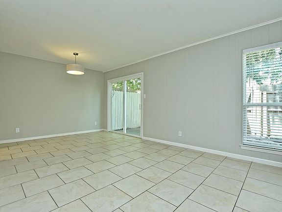 3rd image of 1210 Hollow Creek Dr APT 3