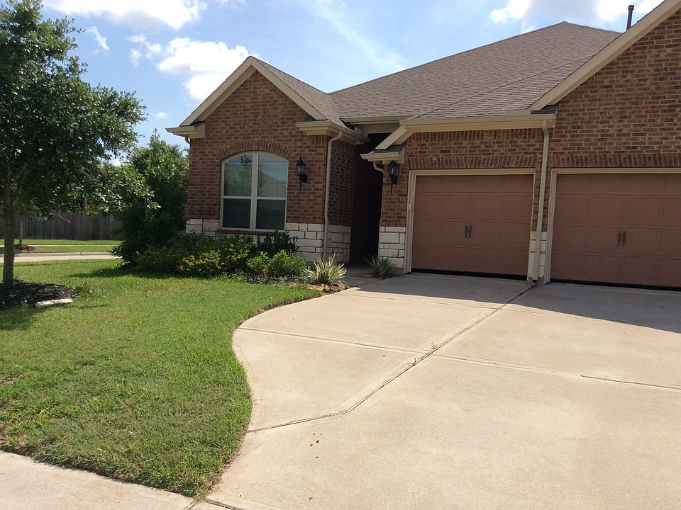 1st image of 210 Carsen Hollow Ln
