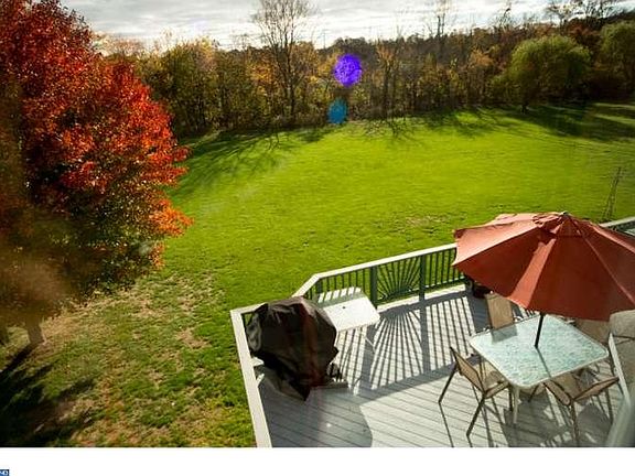 5th image of 327 Vista Dr