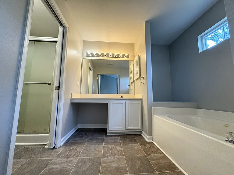 2309 Charing Cross Rd — Photo 28