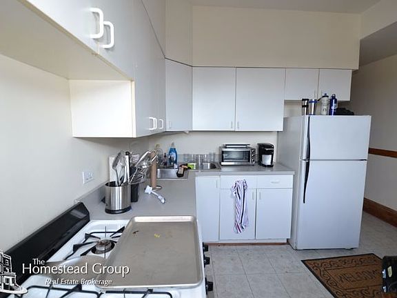 3rd image of 1358 W Barry Ave #Three