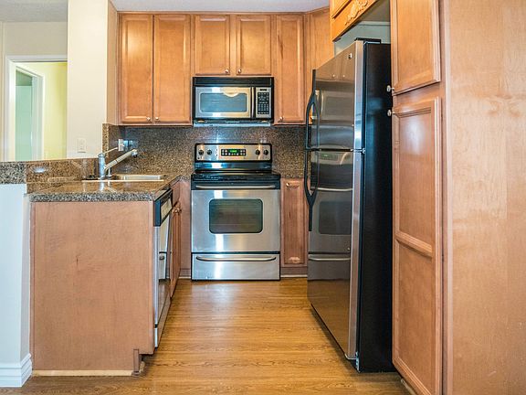 3rd image of 1885 Diamond St #102