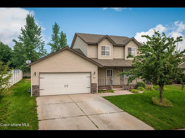 2635 W Wilbur Ave — Photo 1