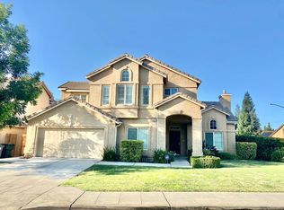 1021 E Sarazen Ave, Fresno, CA 93730