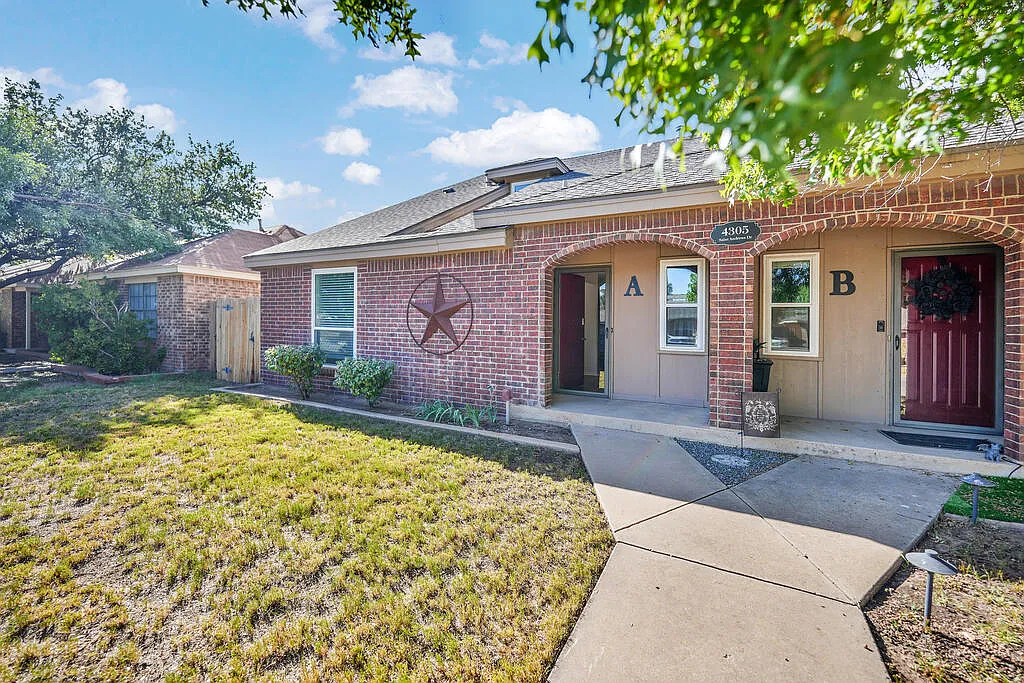 3 bed, 3.0 bath, 2010 sqft, $3,000 — Photo 1