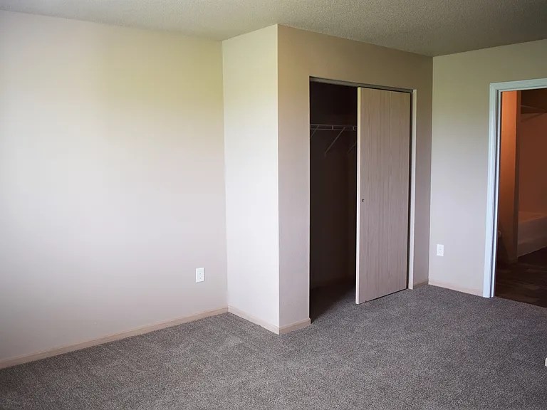 Oakview Apartments 1410 — Photo 34