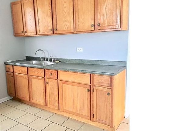 5th image of 725 N Trumbull Ave #3