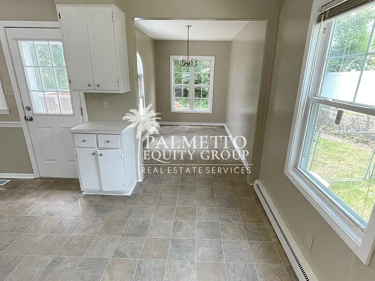 2307 Maywood St — Photo 6