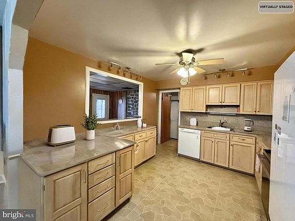 3rd image of 29866 Jefferson Rd