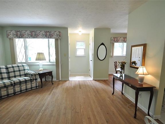 4th image of 23892 Vincent Dr